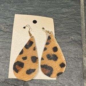 Animal print lightweight leather earrings! Zoom in for all the design details 👀